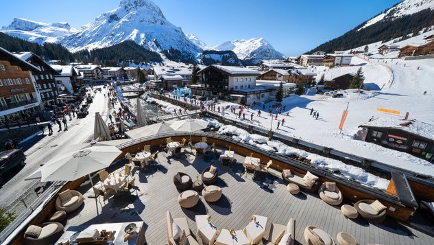 Terrasse mit Winterlicher Aussicht in Lech.