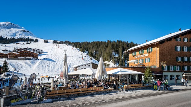 [Translate to English:] Gute Stimmung in Lech auch Tagsüber
